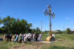 На месте церкви теперь стоит крест
