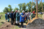 На месте церкви теперь стоит крест
